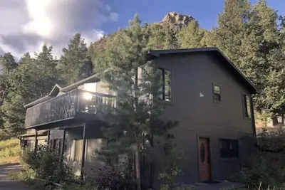 Image de Fabulous setting! 5 bedrooms 3 bath close to Rmnp and downtown- sleeps up to 14!