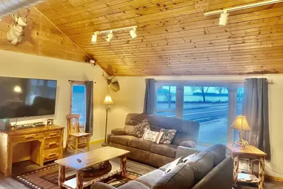 Image de River View 3 bedroom/2bath top level apartment