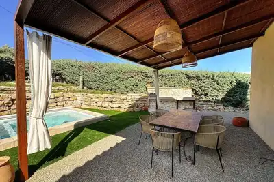 Image de Villa Marthe, Maison rénovée, piscine, vue sur Aups et à 2min à pied du centre