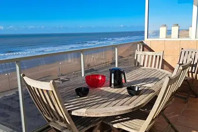 Image de Appartement 2 Chambres - Dernier Étage - Terrasse Face Mer - Parking Sécurisé