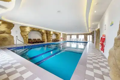 Image de 6* Luxury Private Manor House with full heated swimming pool, casino, gym & spa