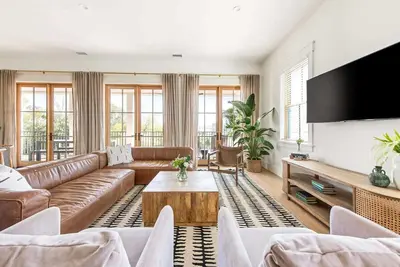 Image de Luxurious Penthouse - Steps from King Street