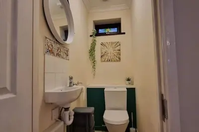 Image de 3 Bed Cozy Home +Free Parking+Near town