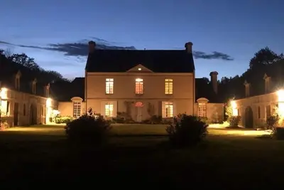 Image de Manoir près de Bayeux et des plages du D-Day. Calme absolu. Piscine chauffée.