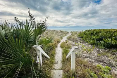 Image de Heart of Indian Rocks Beach on the Sand Balcony Sunset Views