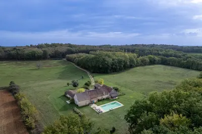 Image de Ferme 18ème au coeur du Périgord avec grande piscine, un sauna et un jacuzzi