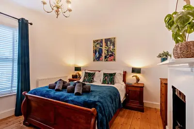 Image de Wisteria Cottage - Deux Chambres Maison, Couchages 4