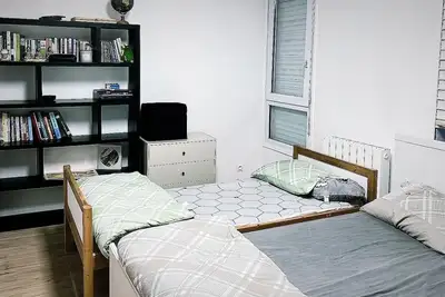 Image de 1 Familly Bedroom in Noisy-le-Grand 20' to Paris & Disneyland. Pet Friendly!