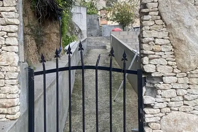 Image de Joli Chalet Dominant Dans Propriété Privée à Olmeto