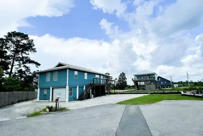 Image de Fisherman's Paradise Camp House with Waterfront 125ft dock!