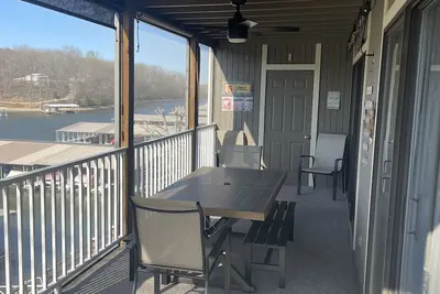 Image de Lake Front Condo, 2 pools, playgrounds, Screened-in porch
