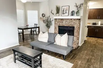 Image de Charming Stay w/ Pool and Dedicated Workspace