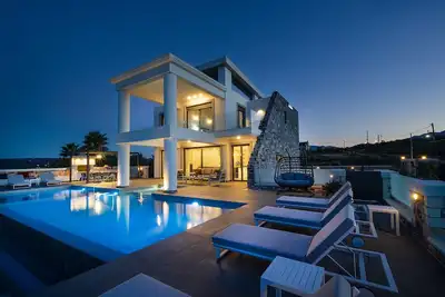 Image de Villa Grand Fysaeri, 6 Bd, 6ba, private pool, indoor heated jacuzzi, sea view!