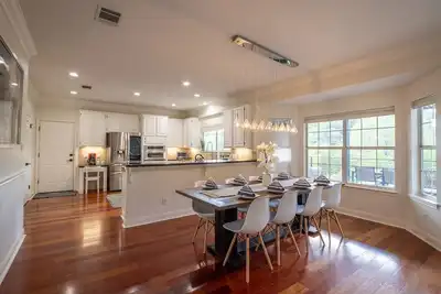 Image de Northwest Austin Greenbelt Home