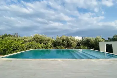Image de La maison des olives bleues, au coeur d’un verger, entre terre et mer