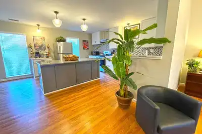 Image de Captain's Quarters | One Bed Condo Waterfront on Ohio River