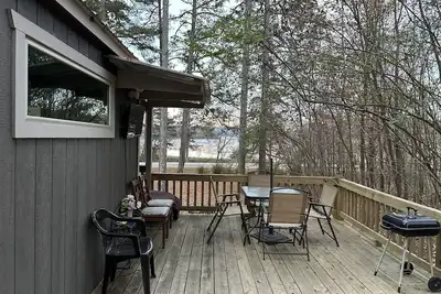 Image de New Listing! Tiny home with Lake views! Perfect for couples and small families!