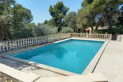 Image de Provençal house in the heart of the pine forest