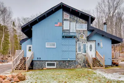 Image de Iron River Condo w/ Gas Grill Near Skiing + Hiking