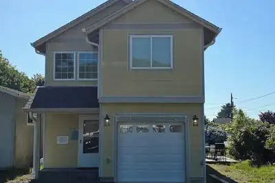 Image de New 3 bedroom house - close to downtown and beach