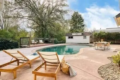 Image de Spacious 5 Bdrm Group Getaway w/Pool & Ev Charger
