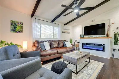 Image de Awesome Canyon Lake Home: Rooftop Deck & Fire Pit!