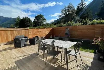 Image de Gîte à la montagne avec jardin privée fermé ( table, salon d'extérieur+barbecue)