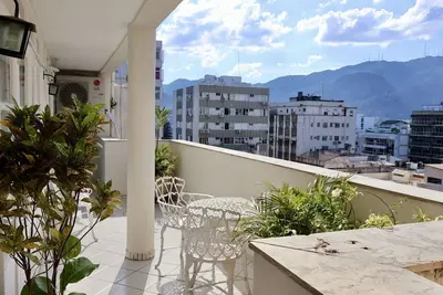 Image de Bright and charming penthouse apartment, 2 blocks from Ipanema Beach.