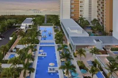 Image de Family-sized 3 bedroom, 3 bathroom villa, poolside view, high floor. Sleeps 10!