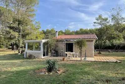 Image de Mas en pleine nature avec piscine. Animaux acceptés!
