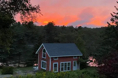 Image de Oceanside estate in paradise! Enjoy a 5 acre waterfront wonderland. Sleeps 24.