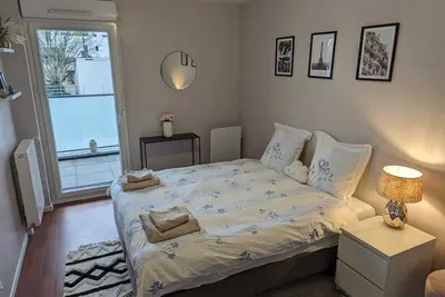 Image de 80m² family apartment with underground guarded parking, 8min from Metro 1min Tram