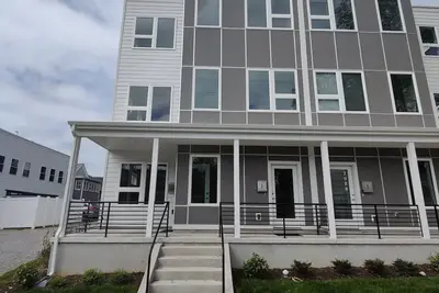 Image de Cozy Getaway in historic Manchester, Va minutes to Vcu and Downtown Richmond.