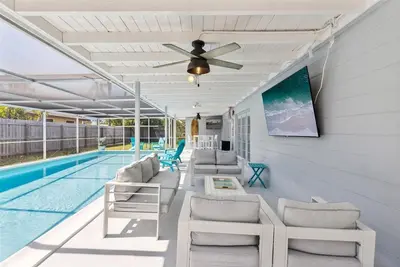 Image de Sandy's Place w/ Large Heated Pool & Spacious Backyard
