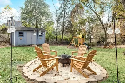 Image de Chic, stylish, Matthews, 20 mins to uptown, fenced yard, kid friendly