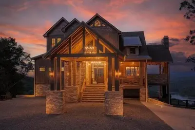 Image de Bluestone - Panoramic Lake and Mountain Views | Mountain Modern Luxury | Hot Tub