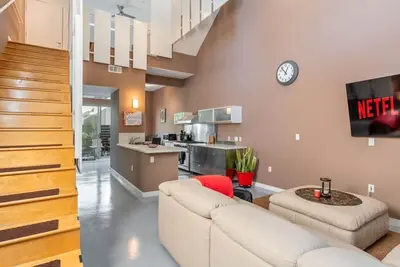 Image de West Hollywood Townhouse Loft with Secure Parking