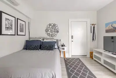 Image de Yerevan - European Style Open Concept Oasis