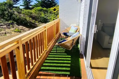 Image de Fall asleep to the sound of the waves!