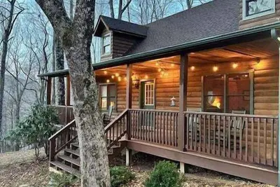 Buck Ridge - Mtn views, hot tub, perfect location!