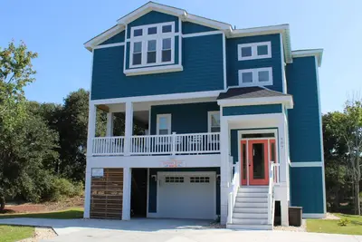 Summer Story: Private Pool, Elevator, Community Amenities