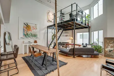 Image de Mid-Century Loft in SoMa - Steps to Caltrain!