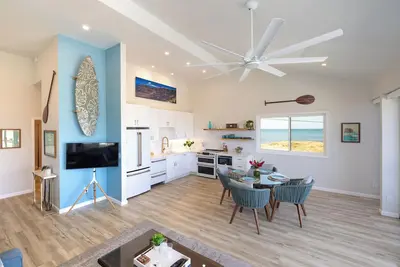 Image de Best Oceanview on property! Modern, luxury unit. Whales, Beach, Pool, Ac!