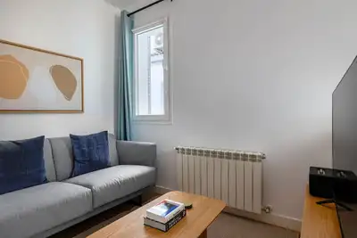 Image de Stellar Trafalgar 1br w/ Elevator, Fully Furnished, by Blueground