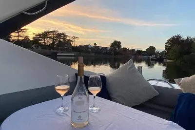 Image de Living the Dream on the River