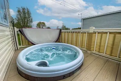 Image de CaravanSleeps8-HotTub-FirePlace-Garden-Patio