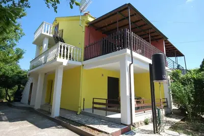 Image de Appartement de deux chambres avec la terrasse Njivice, Krk (A-21867-a)