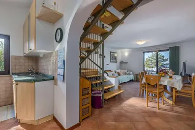 Image de Appartement de deux chambres avec la terrasse et la vue sur le mer Njivice, Krk (A-21868-b)