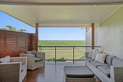 Image de Wake up, embrace the coastal views and take in the beautiful sunrise