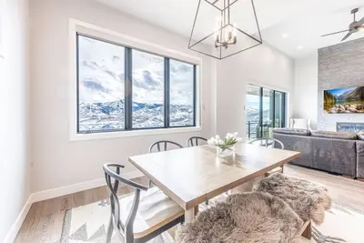 Image de Luxury Park City Vacation Home |10 Mins to Skiing & Deer Valley East Village | Private Hot Tub